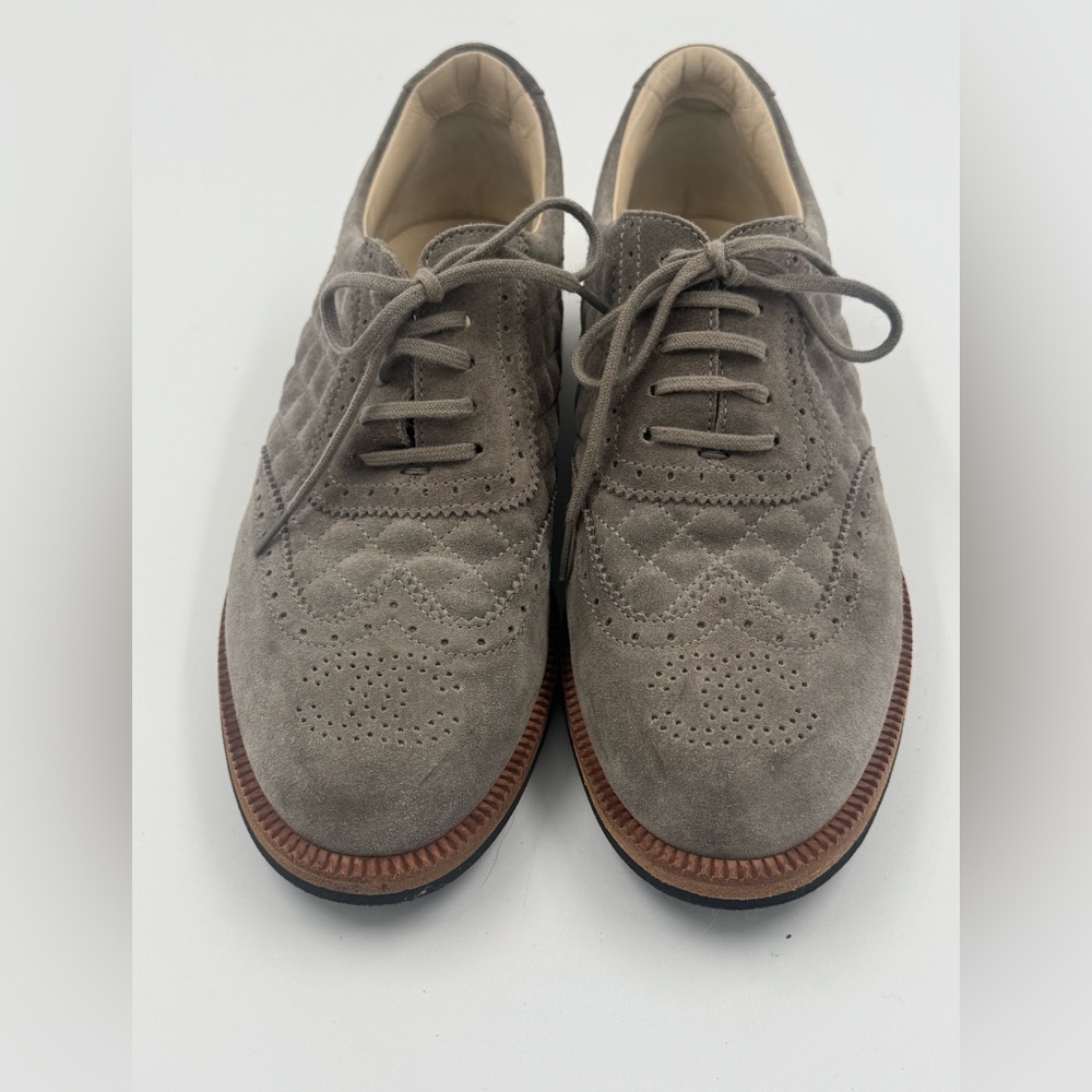 Classic Chanel suede oxfords 💕